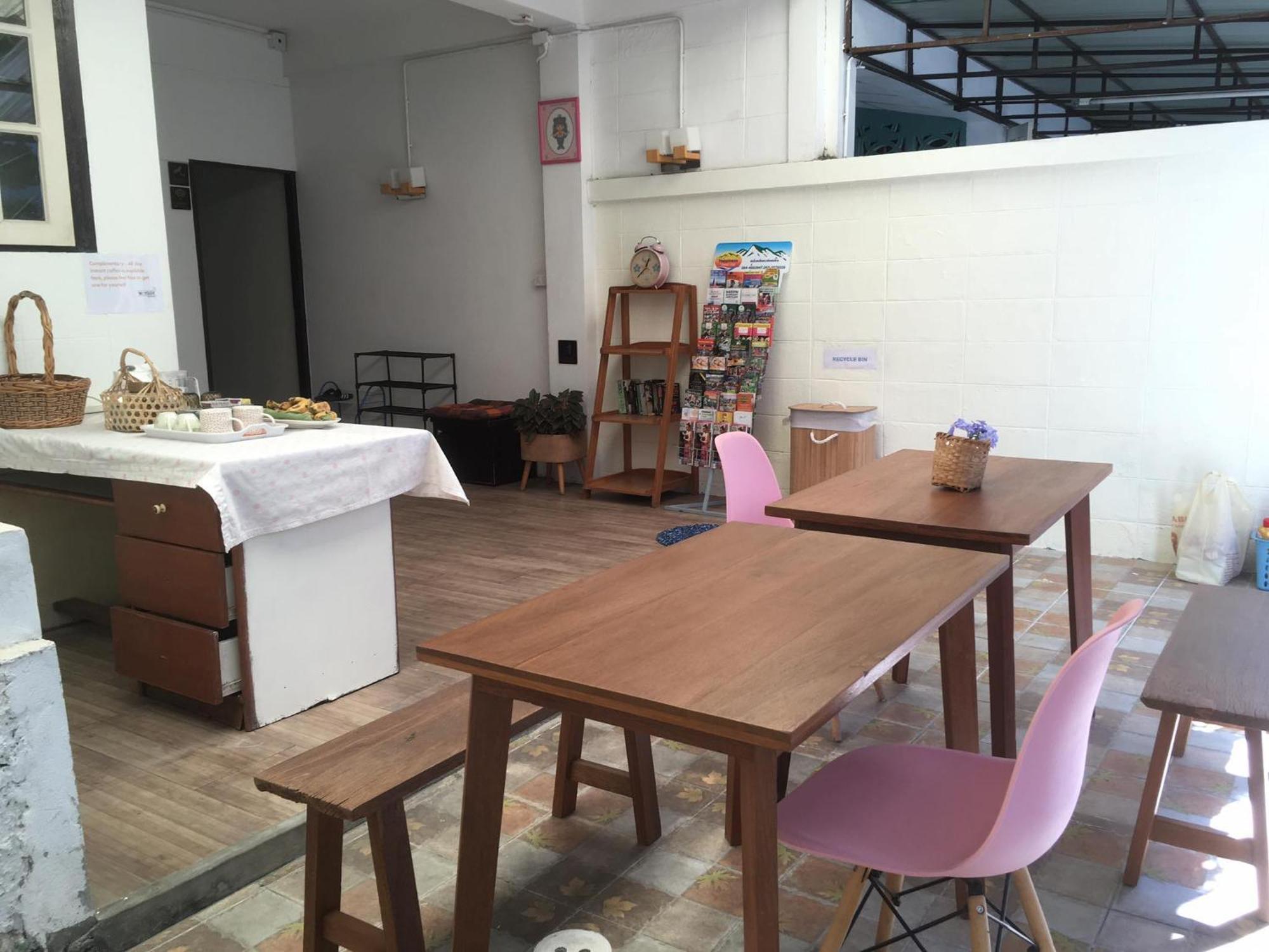 Wayside Guesthouse เชียงใหม่ ภายนอก รูปภาพ