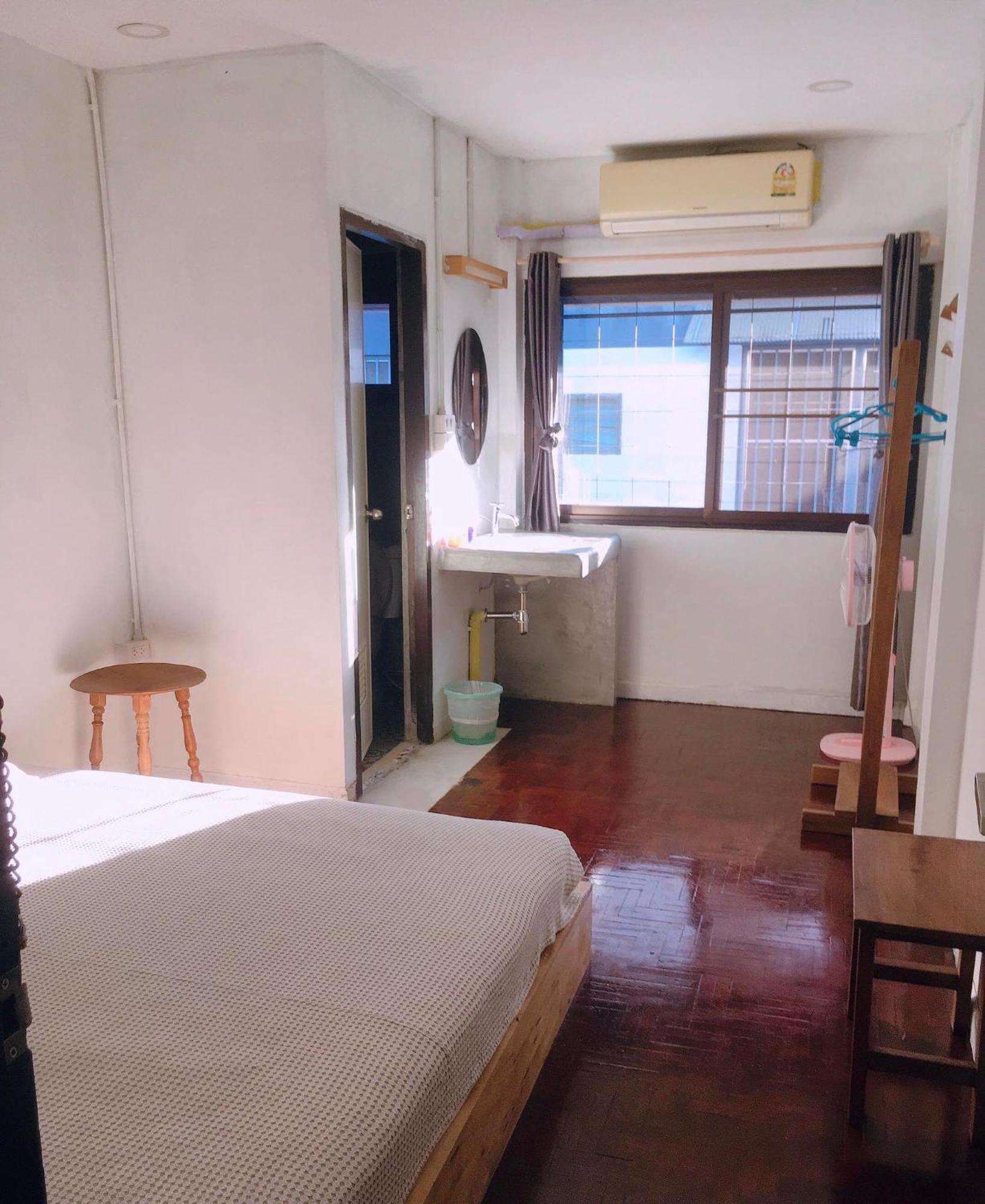 Wayside Guesthouse เชียงใหม่ ภายนอก รูปภาพ