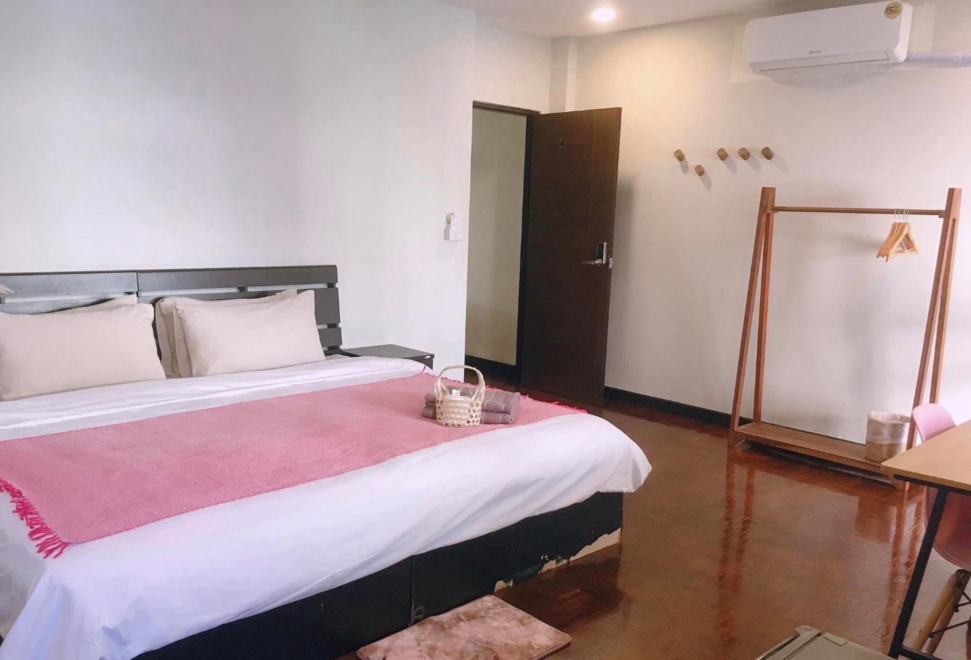 Wayside Guesthouse เชียงใหม่ ภายนอก รูปภาพ